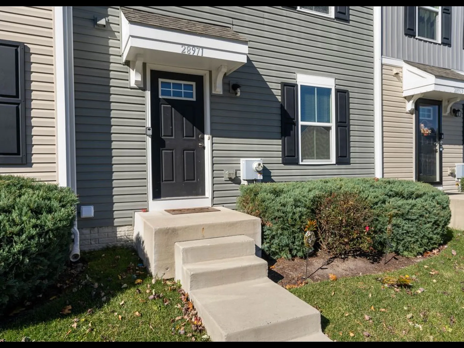 4 bed, 1220 sqft, $2,000 — Photo 1
