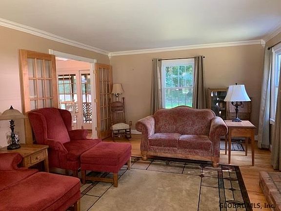 4th image of 28 Sutherland Dr
