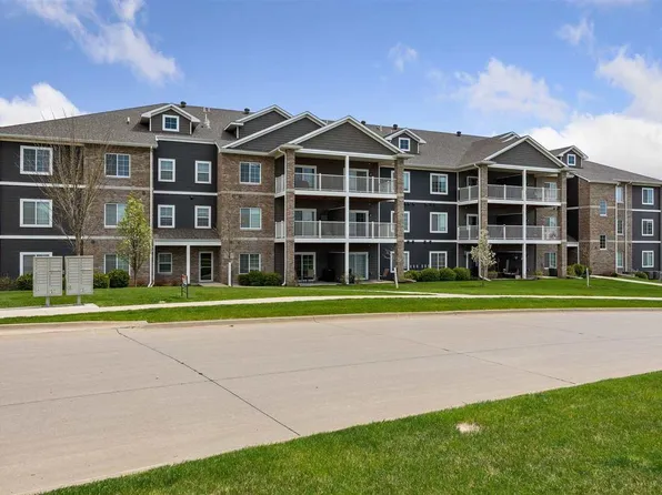 2867 Spring Rose Cir, Coralville, IA 52241