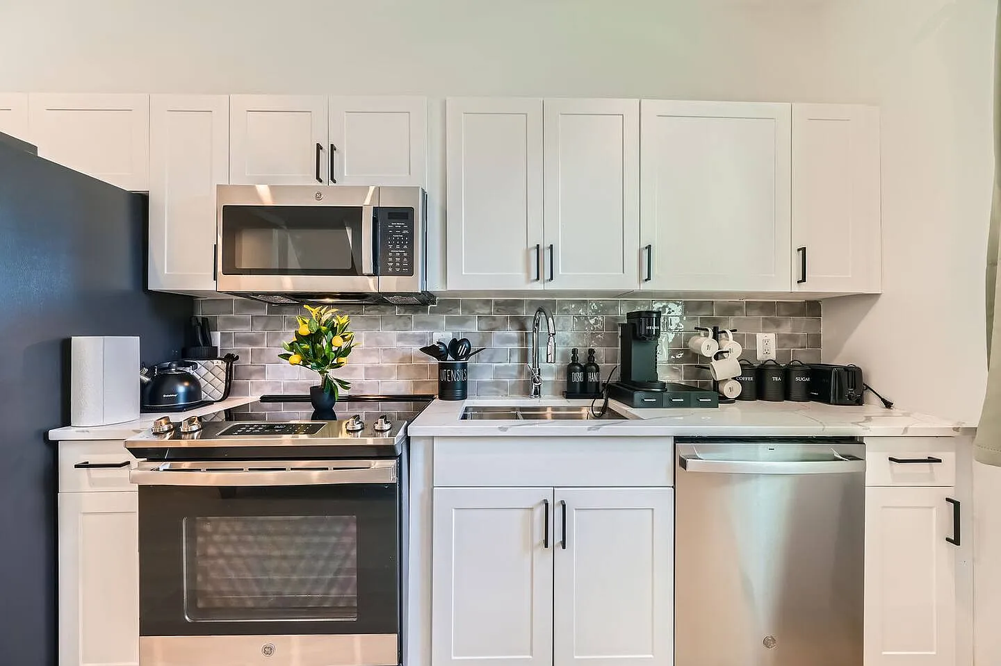 2 bed, 900 sqft, $2,250 — Photo 1