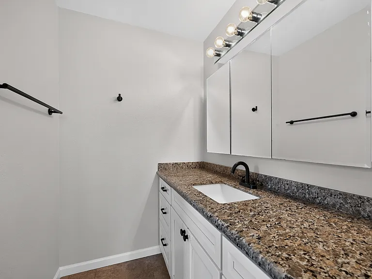 4575 Lambeth Ct — Photo 11