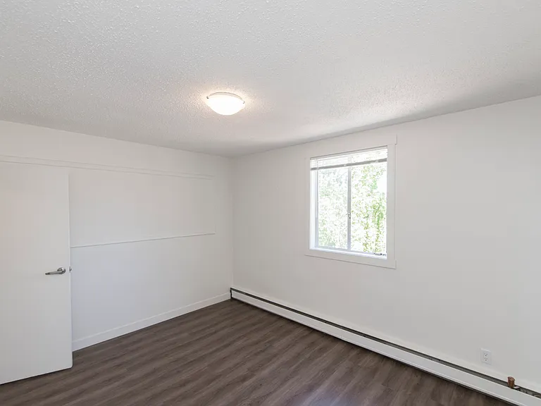 306 21st Ave SW — Photo 8