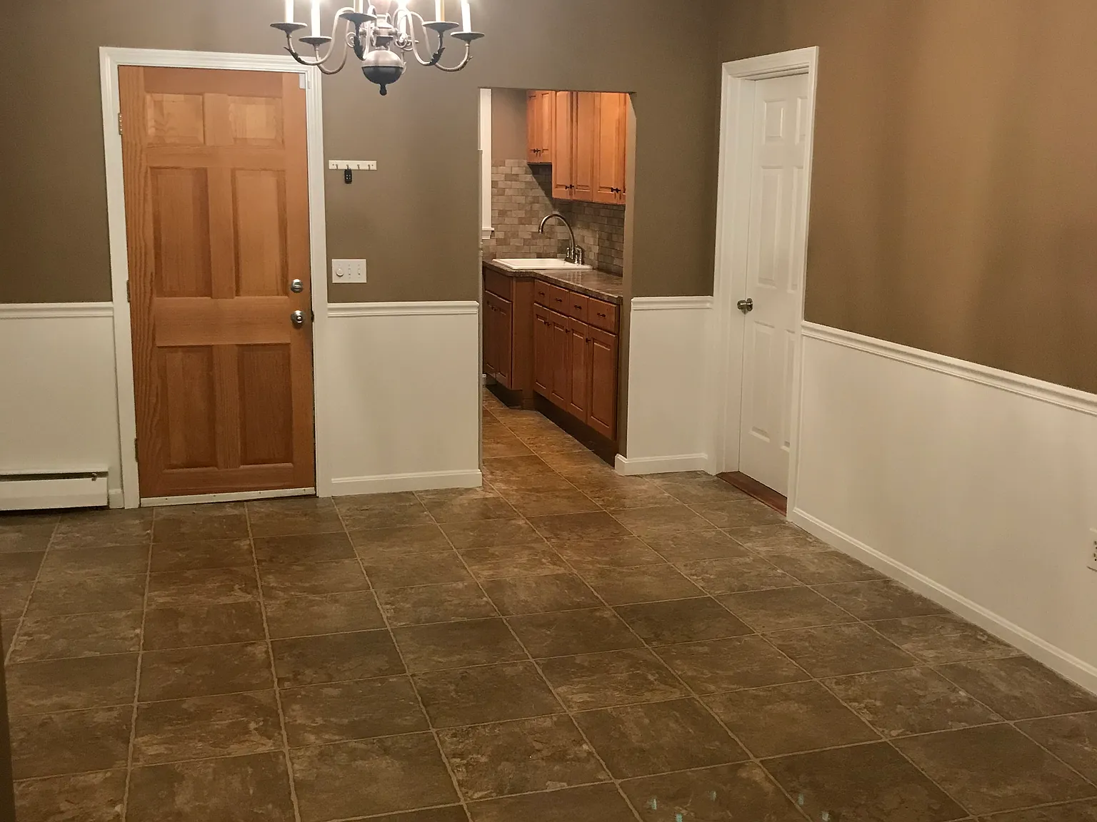 2 bed, 900 sqft, $1,900 — Photo 1