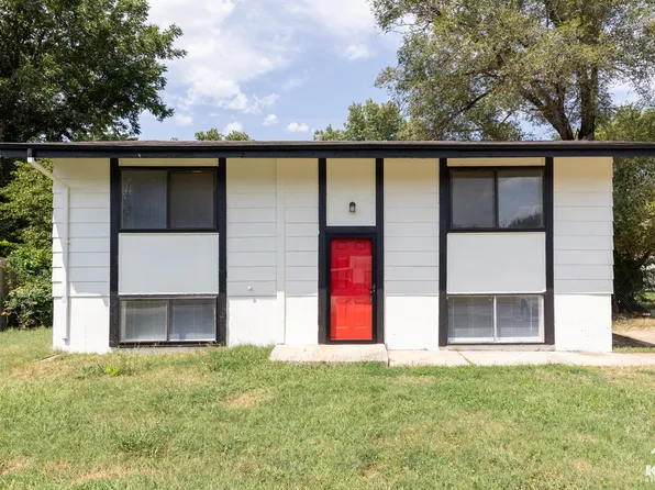 2014 E 52nd St S, Wichita, KS 67216