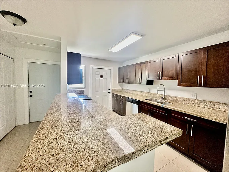 1540 SW 5th Pl #4 — Photo 13