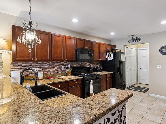 4th image of 1110 Abbey Ct