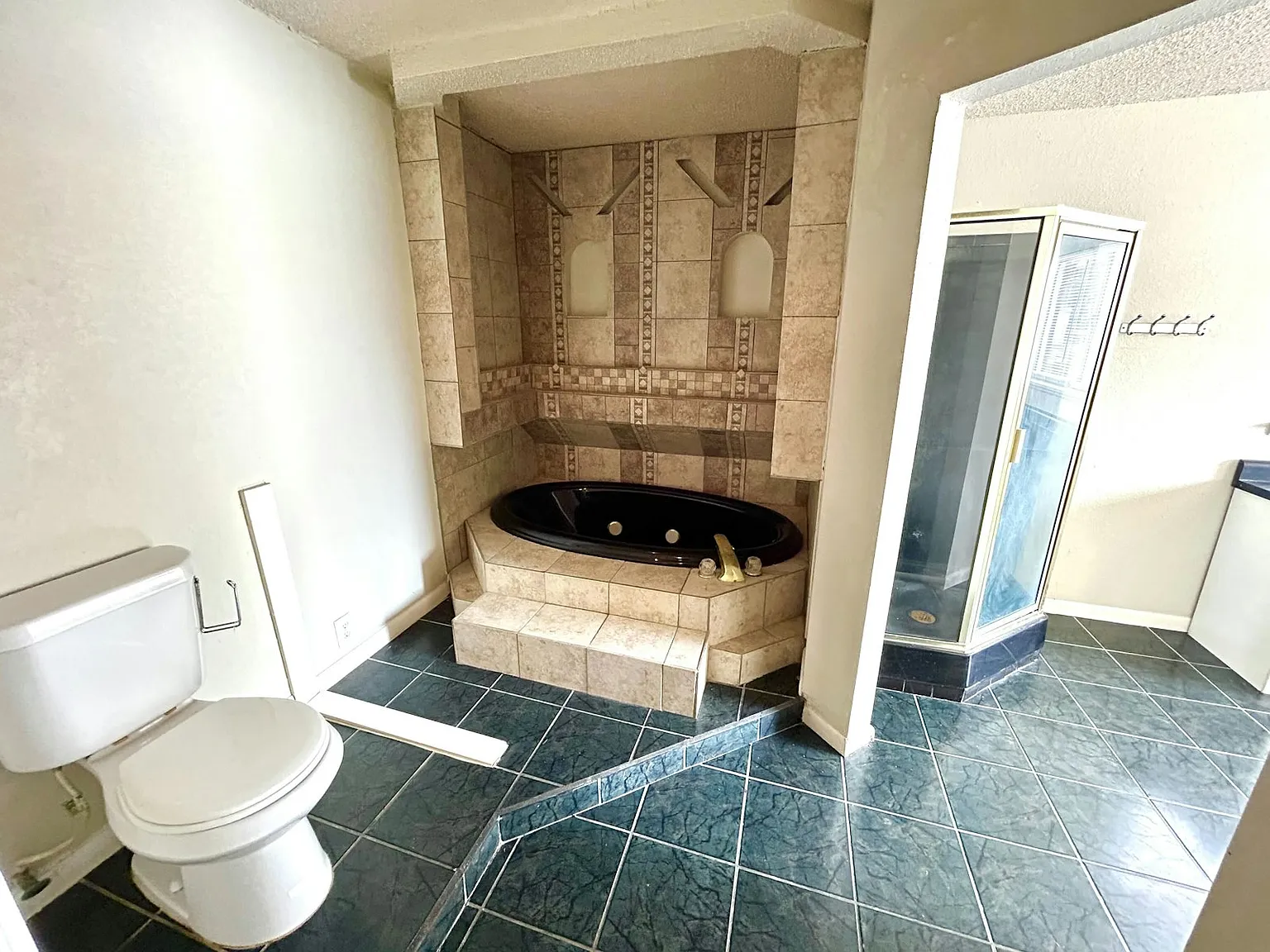 4631 Argonne Drive, Unit 4 — Photo 2