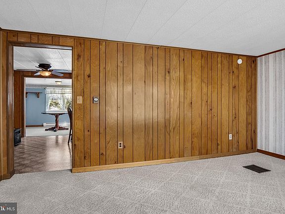 3rd image of 647 N Middle Rd