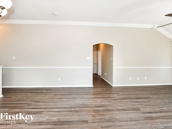 2nd image of 600 Oak Hollow Trl