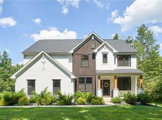 7754 Bainbridge Rd, Chagrin Falls, OH 44023