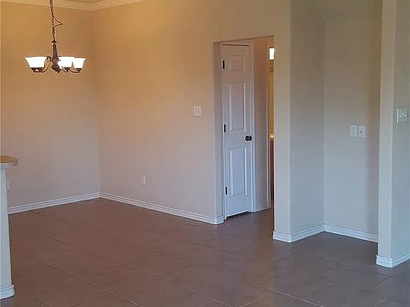 3rd image of 102 Kleine Ln