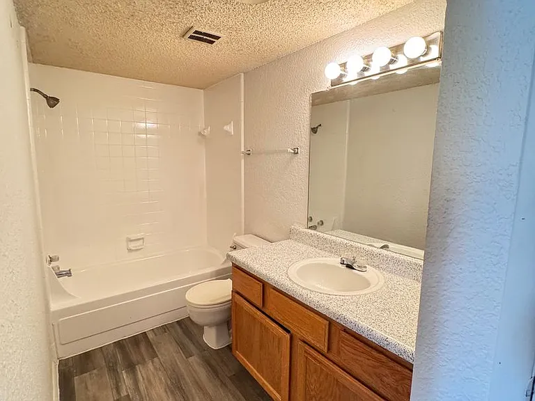 Pheasant Run Apartments — Photo 15