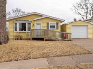 1748 Richie Dr, Dubuque, IA 52002