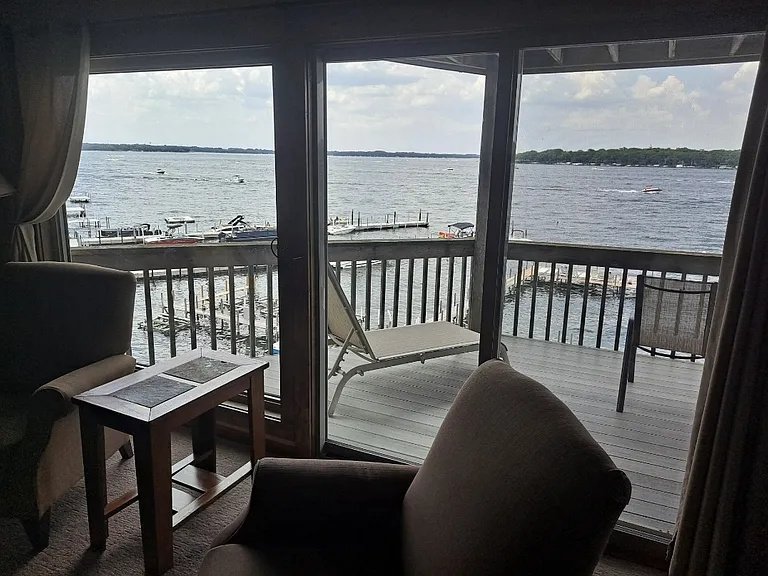 25 Lakeshore Dr #202 — Photo 5