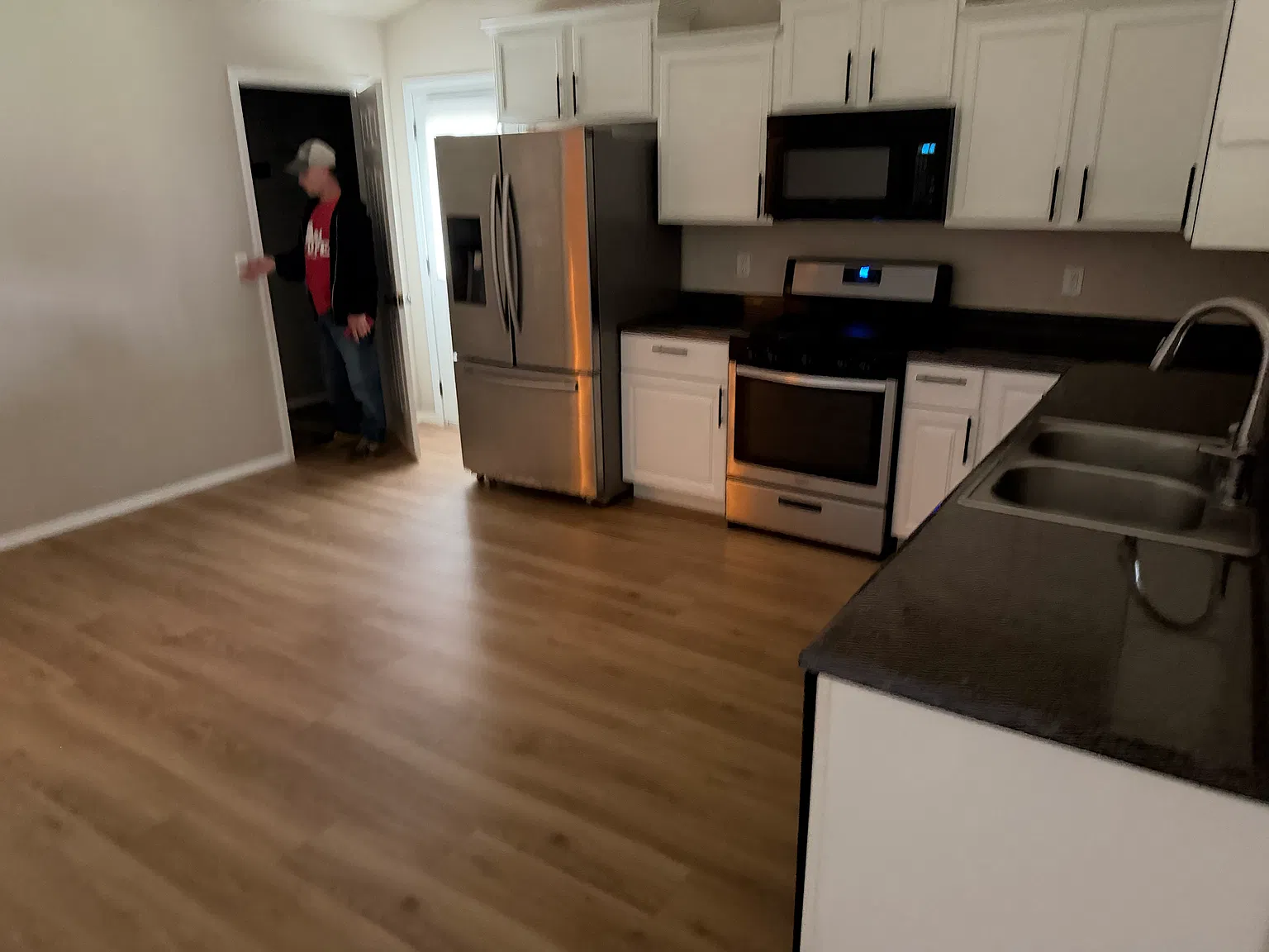 3 bed, 1379 sqft, $1,850 — Photo 2