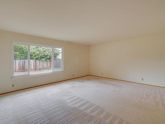 2nd image of 840 San Lucas Ave