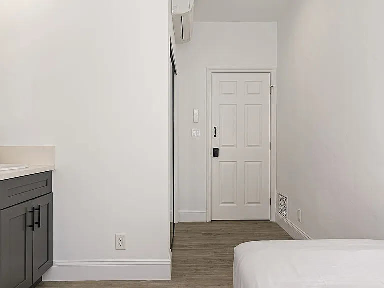 1740 Kelton Ave — Photo 21