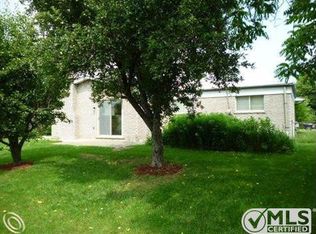 33761 Twickingham Dr, Sterling Heights, MI 48310