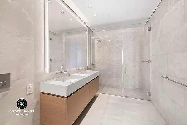 Rented by Coldwell Banker Warburg | media 25