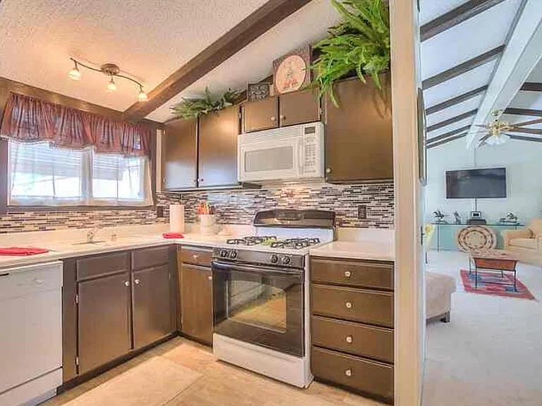 1 Serena Dr SE — Photo 7