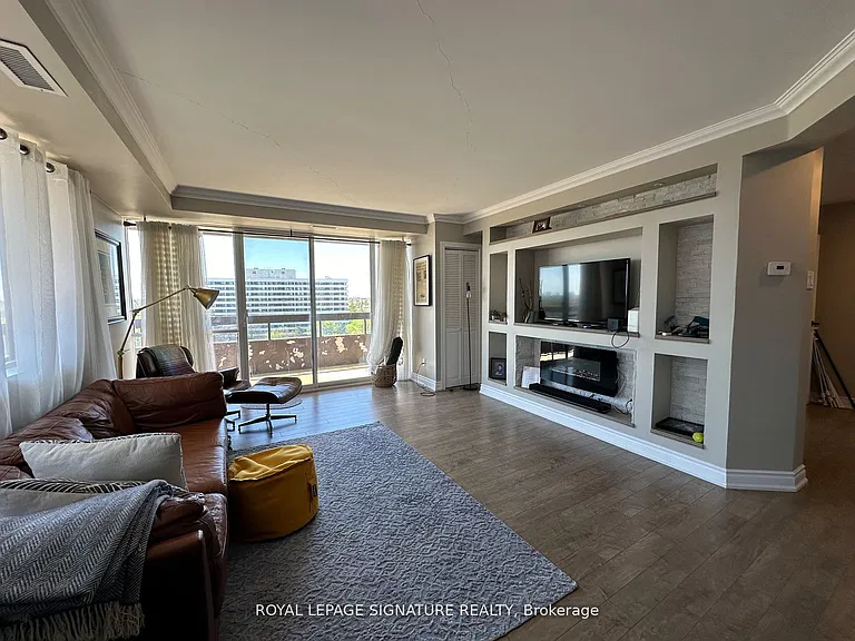 8111 Yonge St #1010 — Photo 2