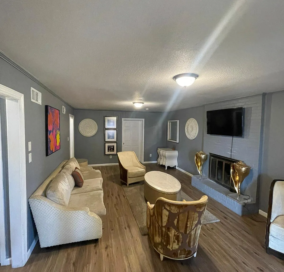9 bed, 4500 sqft, $10,950 — Photo 2