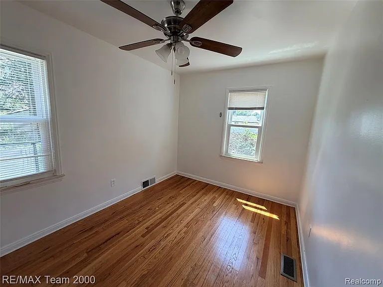 1415 Oakland Ct — Photo 6