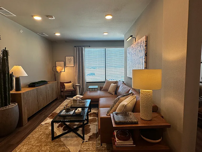 FM 1102 — Photo 5
