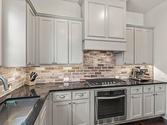 5th image of 222 Wimberly St