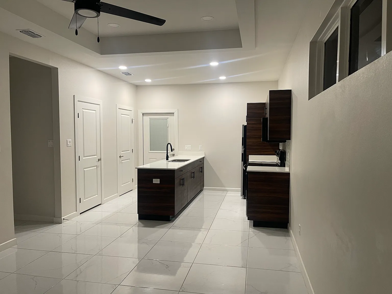 3 bed, 1073 sqft, $1,300 — Photo 4