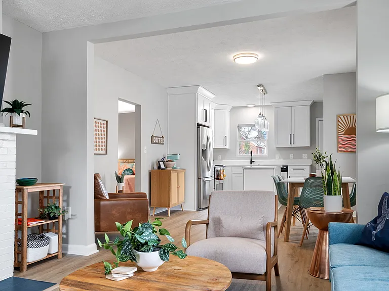 2403 E Pembroke Ave — Photo 11