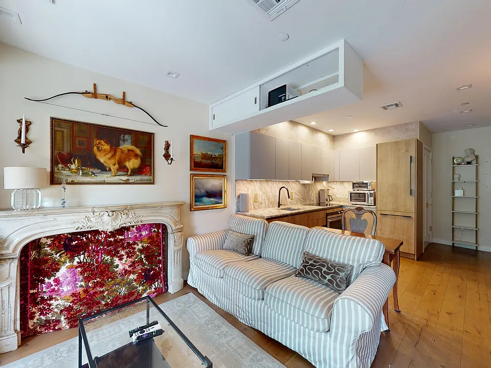 44 Box St #2D