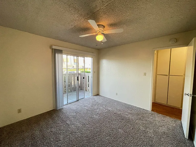 Sharis Apartments — Photo 47