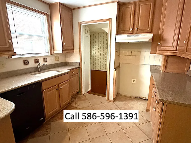 23131 David Ave — Photo 3