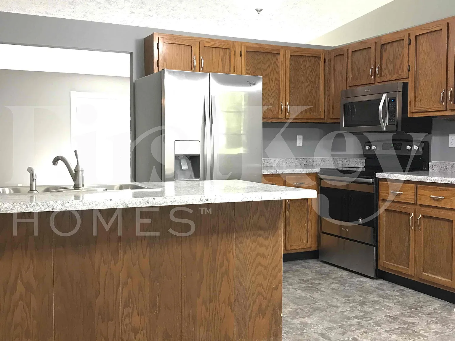 3 bed, 1.5 bath, 1635 sqft, $2,255 — Photo 2