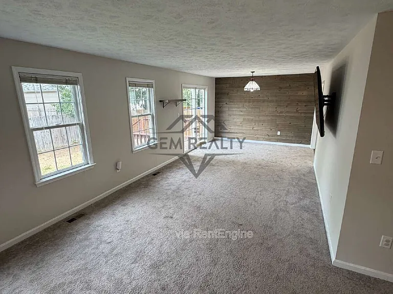 313 3rd St — Photo 36