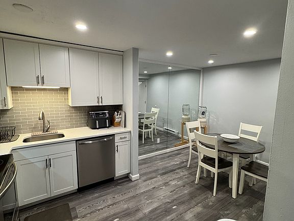 2nd image of 980 Plain St #30