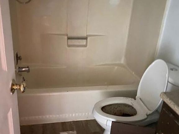 4th image of 504 N Miller St