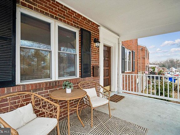 4th image of 805 Forston St