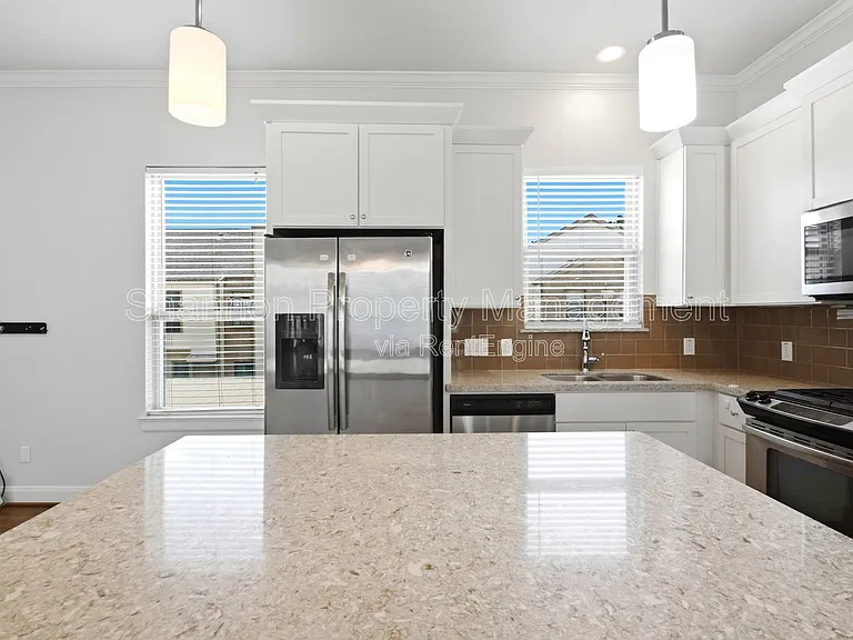 8239 Cambridge St — Photo 11