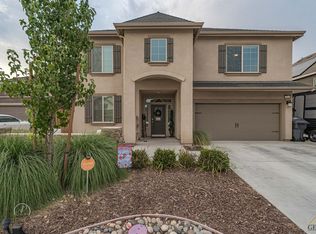 9104 Red Pine Dr, Shafter, CA 93263