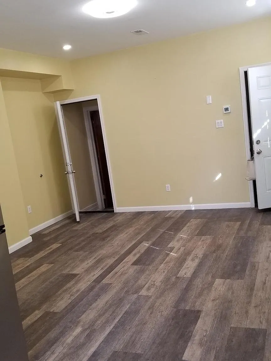 1120 Locust Street - #101 — Photo 3