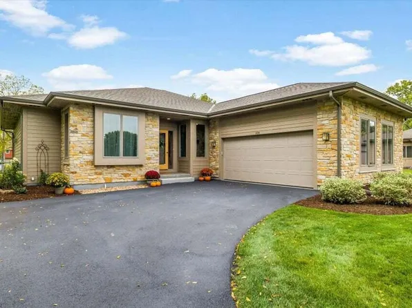 1104 East Sweetbriar LANE, Hartland, WI 53029