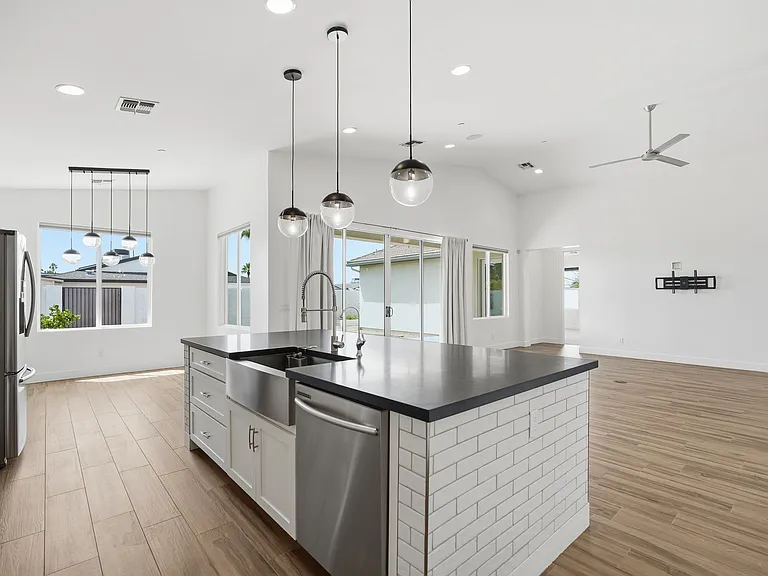 8503 E Amelia Ave — Photo 8