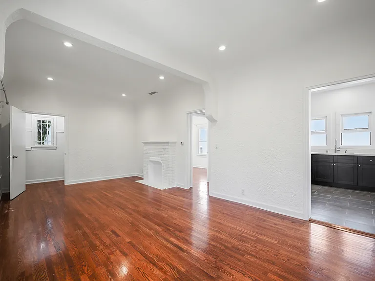 1315 N Hayworth Ave #3/4 — Photo 6