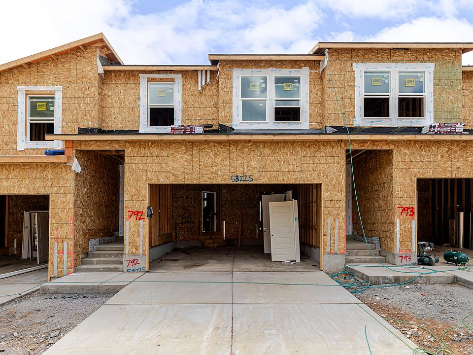 1st image of 5322 S Acacia Dr #792