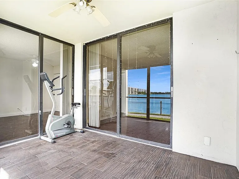 109 Lake Emerald Dr #110 — Photo 29