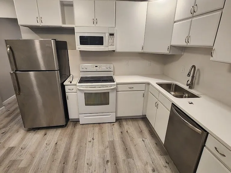 10913 Maplehill Dr — Photo 17