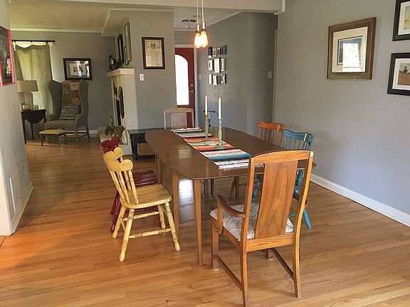 2nd image of 422 Calumet Pl