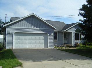 4821 E 32nd Rd, Cadillac, MI 49601